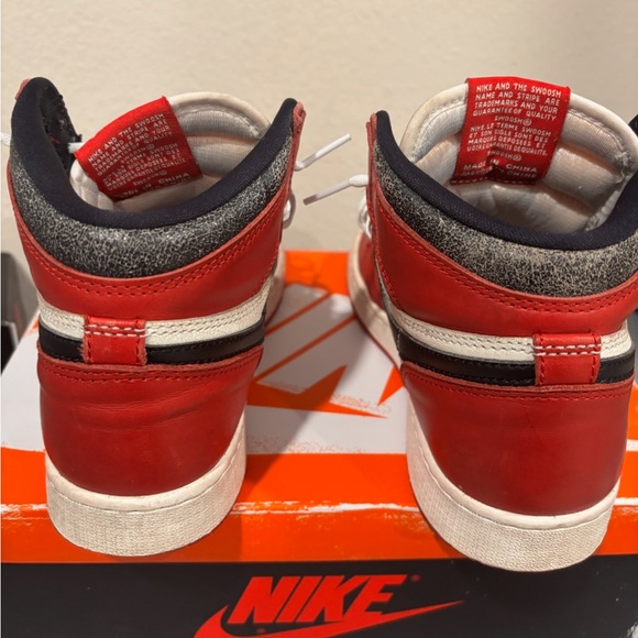 Nike Jordan 1 Retro High OG
Chicago re-Imagined 2022 - Picture 4 of 5